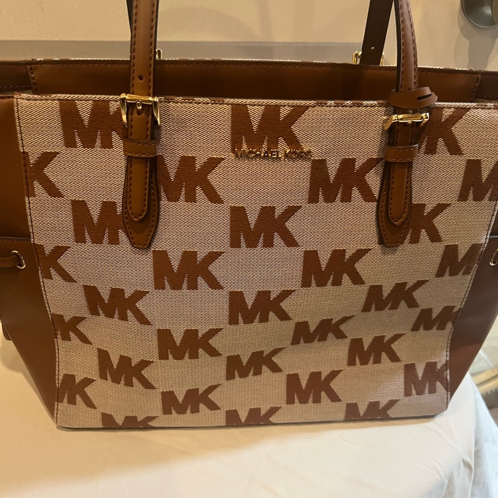 MICHAEL Michael Kors Gilly Large Jet Set Drawstring Top Zip Tote.